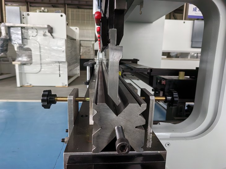电液数控折弯机WE67K-180T4100 蓝 (MT15 四方模)